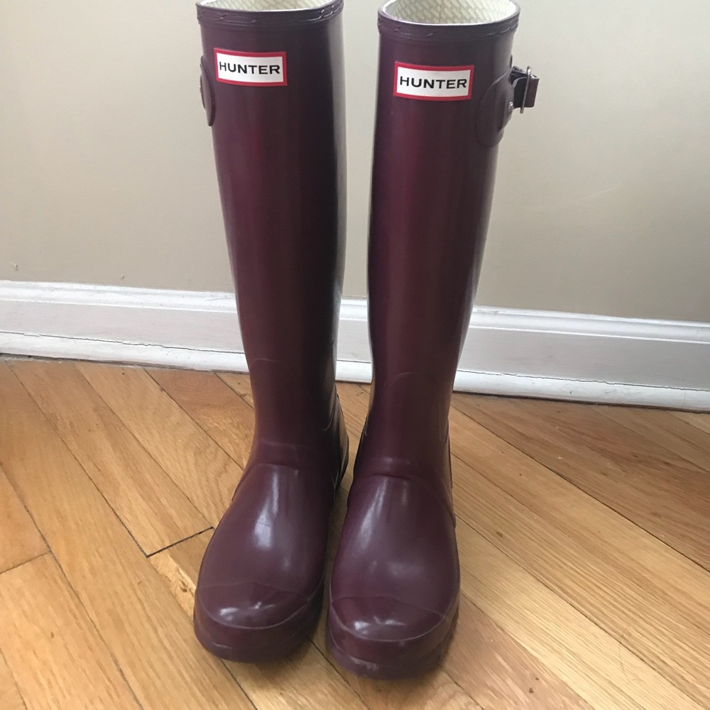 maroon hunter boots